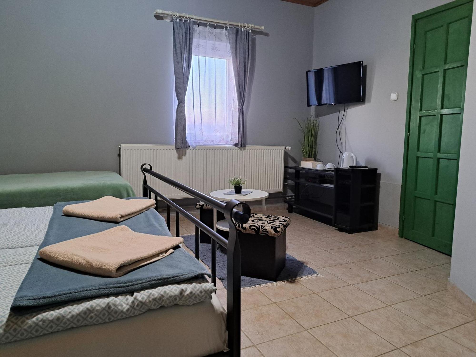 Kisdiofa Panzio Es Vendeglo Bed and Breakfast Vajdácska Εξωτερικό φωτογραφία